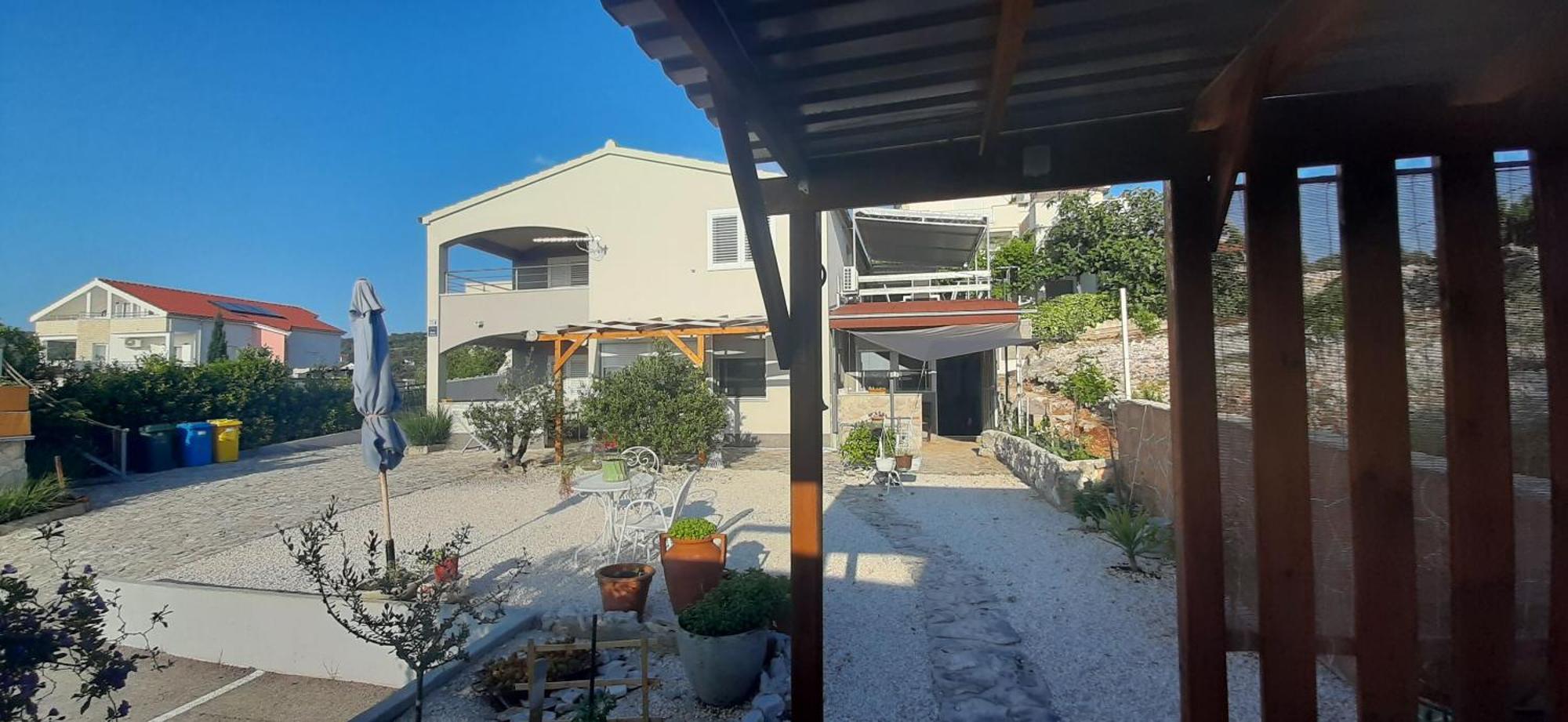 Apartment Mezaroca โรกอซนิซา ภายนอก รูปภาพ